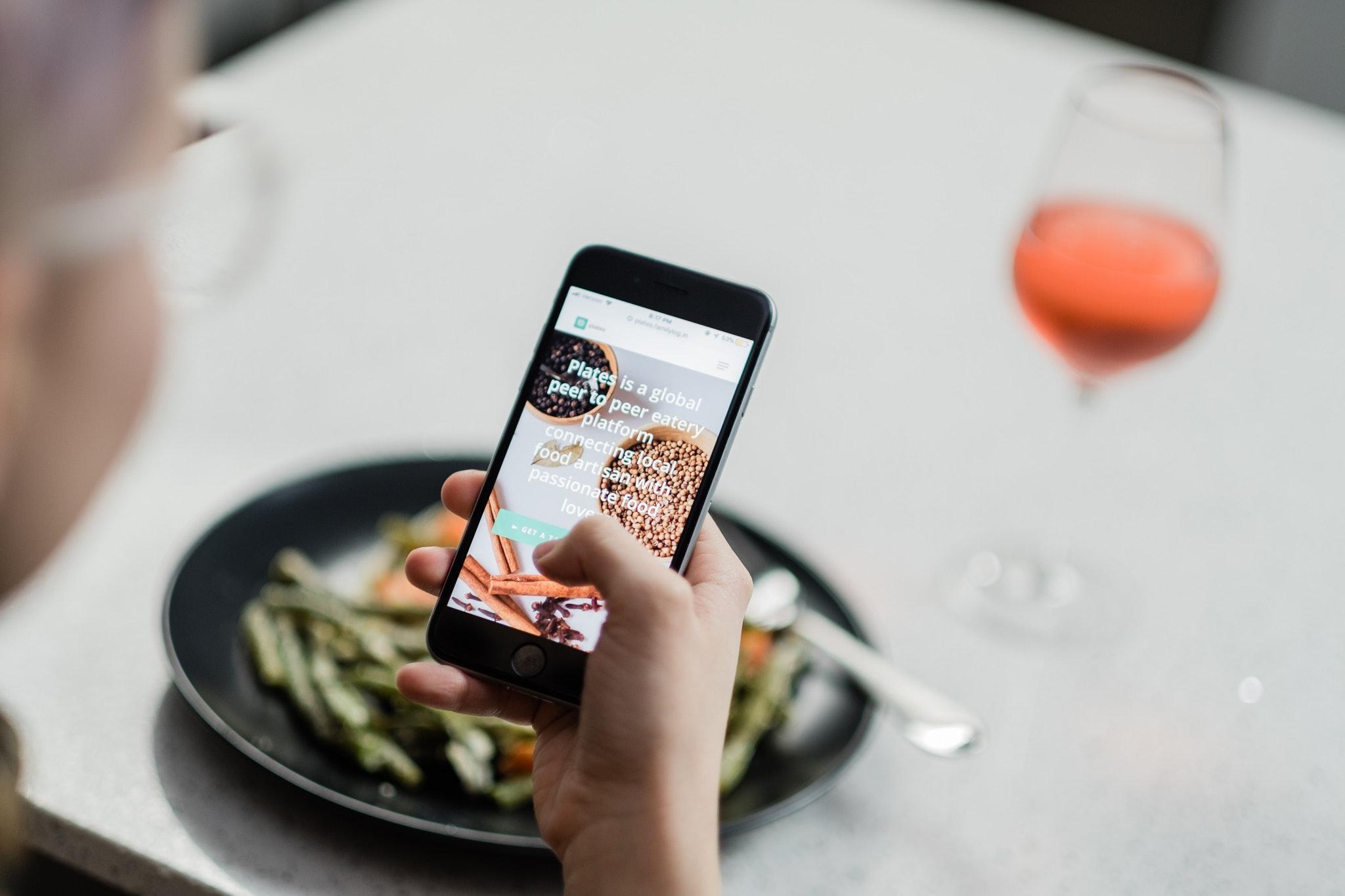 Plates- The App for Food Sharing logo